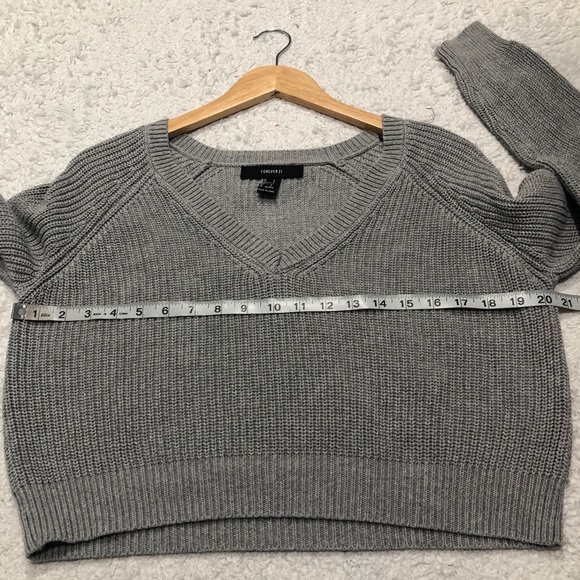 Forever 21 Gray Cropped V-Neck Knit Sweater Small - Picture 7 of 8
